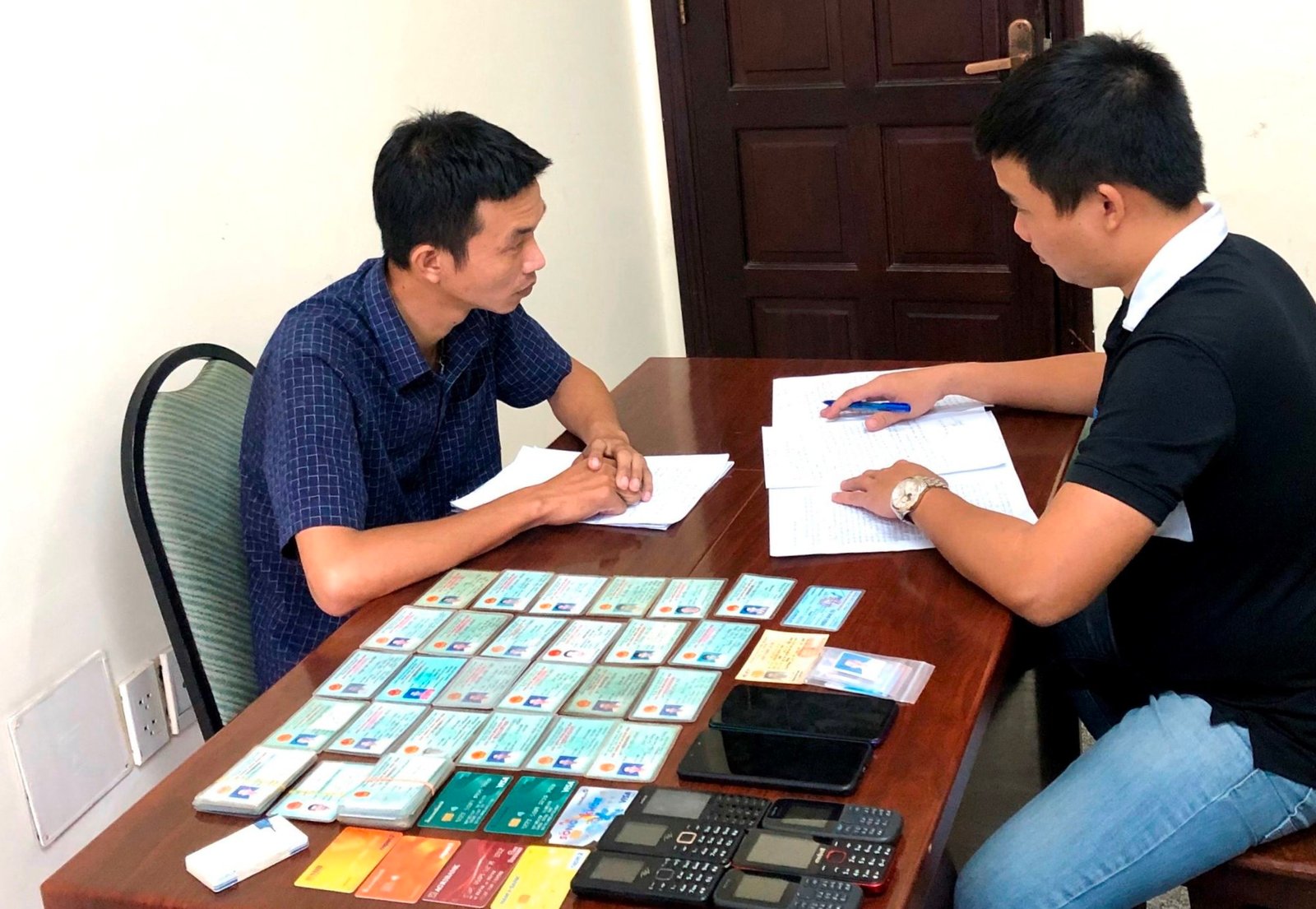 Một đường dây lừa đảo qua mạng bị Công an tỉnh Thừa Thiên - Huế triệt phá. Một đường dây lừa đảo qua mạng bị Công an tỉnh Thừa Thiên - Huế triệt phá.