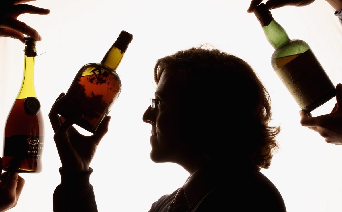 Một vụ lừa đảo đầu tư vào rượu và rượu whisky vừa bị FBI phá vỡ đã cướp đi 13 triệu đô la từ 150 người cao tuổi.