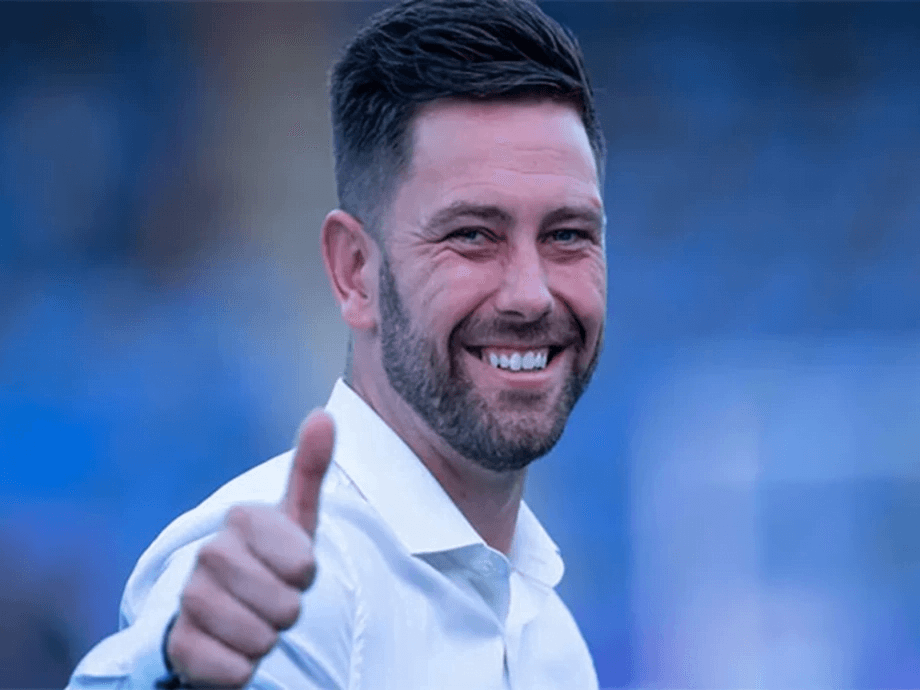 Mumbai City FC gia hạn hợp đồng với huấn luyện viên trưởng Des Buckingham đến năm 2025 Mumbai City FC gia hạn hợp đồng với Des Buckingham.