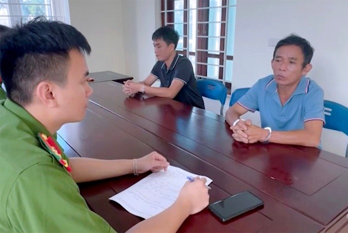 Người đàn ông Nghệ An bị bắt sau 37 năm trốn truy nã với tội danh giết người Lê Văn Tình tại cơ quan điều tra.