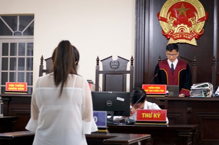 Người phụ nữ cấu kết với nhóm đàn ông lạ để cướp tiền đối tác Người phụ nữ cấu kết với nhóm đàn ông lạ để cướp tiền đối tác