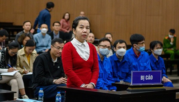 Các bị cáo trong vụ án lừa đảo 433 tỷ đồng kháng cáo Bị cáo Nguyễn Thị Hà Thành tại phiên tòa xét xử vụ án.