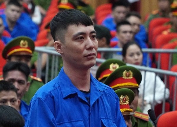 TAND tỉnh Kiên Giang xét xử nhóm giang hồ bảo kê đất Bị cáo Bùi Đức Ngọc tại phiên tòa xét xử vụ án.
