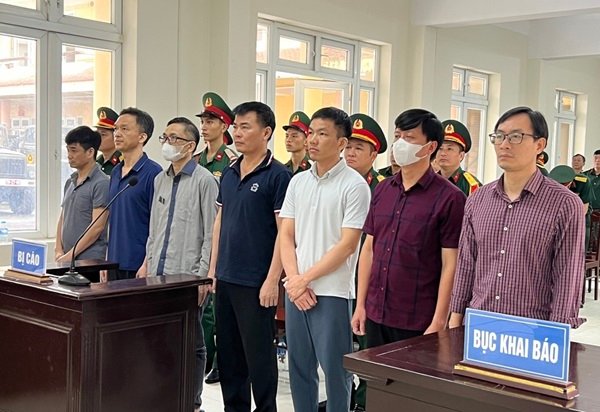 Cựu tổng giám đốc Việt Á được Tòa án Quân sự Trung ương giảm 3 năm tù 7 bị cáo tại phiên tòa xét xử vụ án.