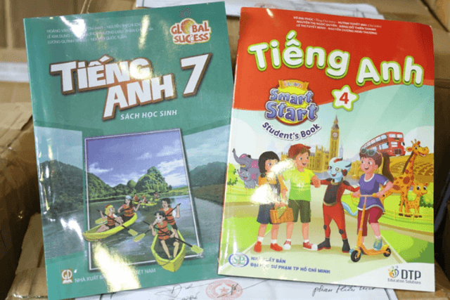 sách giáo khoa giả